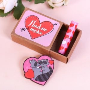 Значок “Люблю тебя” в коробочке